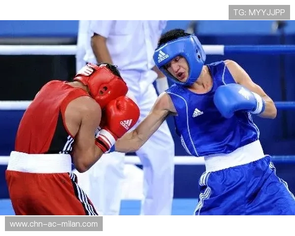 拳击史上最强左勾拳再现，观众起立狂吼